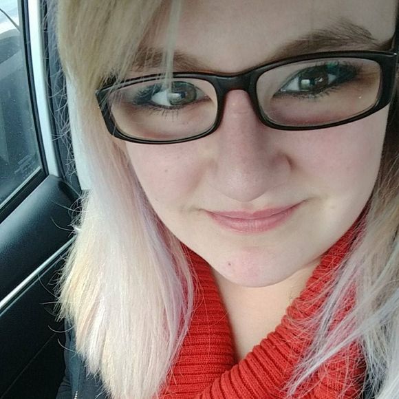 Meet your Posher, Caitlyn - Picture 2 of 2